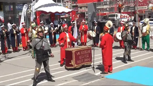 Van'da 30 Ağustos Zafer Bayramı Kutlandı Van'da 30 Ağustos Zafer Bayramı Kutlandı