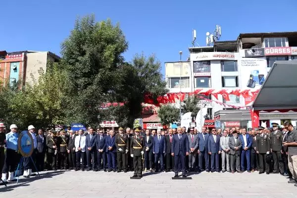Van'da 30 Ağustos Zafer Bayramı Kutlandı Van'da 30 Ağustos Zafer Bayramı Kutlandı