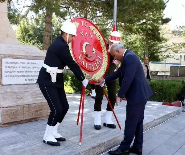 Van'da 30 Ağustos Zafer Bayramı Kutlandı Van'da 30 Ağustos Zafer Bayramı Kutlandı