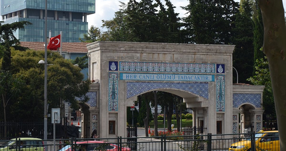 Zincirlikuyu Mezarlığı'nda Hollandalı Öğrenciyi Taciz Eden Sapığı Isırık Ele Verdi