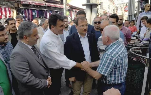 Başbakan Yardımcısı Çavuşoğlu Esnafla Bayramlaştı Başbakan Yardımcısı Çavuşoğlu Esnafla Bayramlaştı