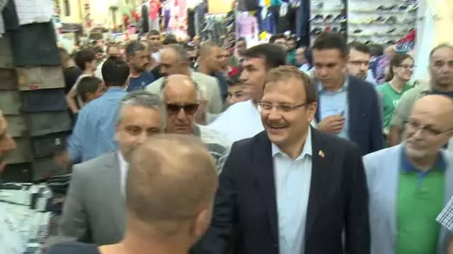 Başbakan Yardımcısı Çavuşoğlu Esnafla Bayramlaştı Başbakan Yardımcısı Çavuşoğlu Esnafla Bayramlaştı