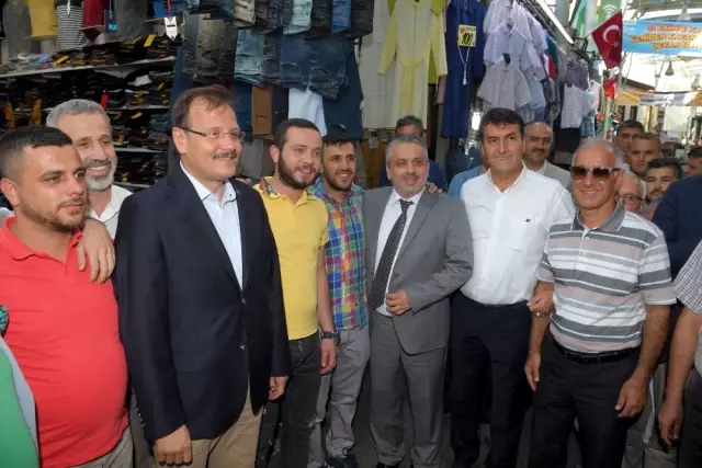 Başbakan Yardımcısı Çavuşoğlu Esnafla Bayramlaştı Başbakan Yardımcısı Çavuşoğlu Esnafla Bayramlaştı