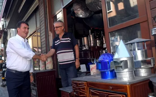 Başbakan Yardımcısı Çavuşoğlu Esnafla Bayramlaştı Başbakan Yardımcısı Çavuşoğlu Esnafla Bayramlaştı