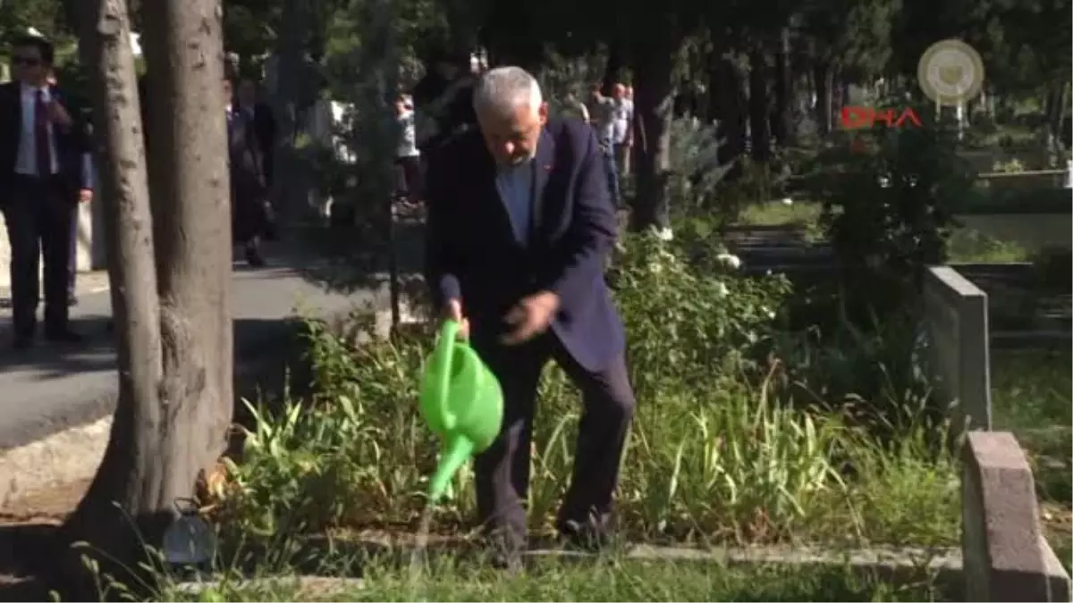 Başbakan Yıldırım'dan Kabir Ziyaretleri - Haber