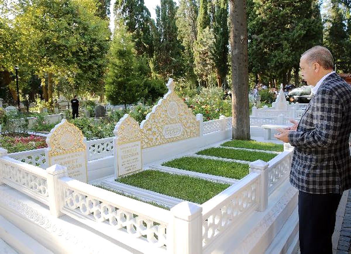 Cumhurbaşkanı Erdoğan'dan Kabir Ziyareti