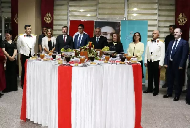 Van'da 30 Ağustos Resepsiyonu Van'da 30 Ağustos Resepsiyonu
