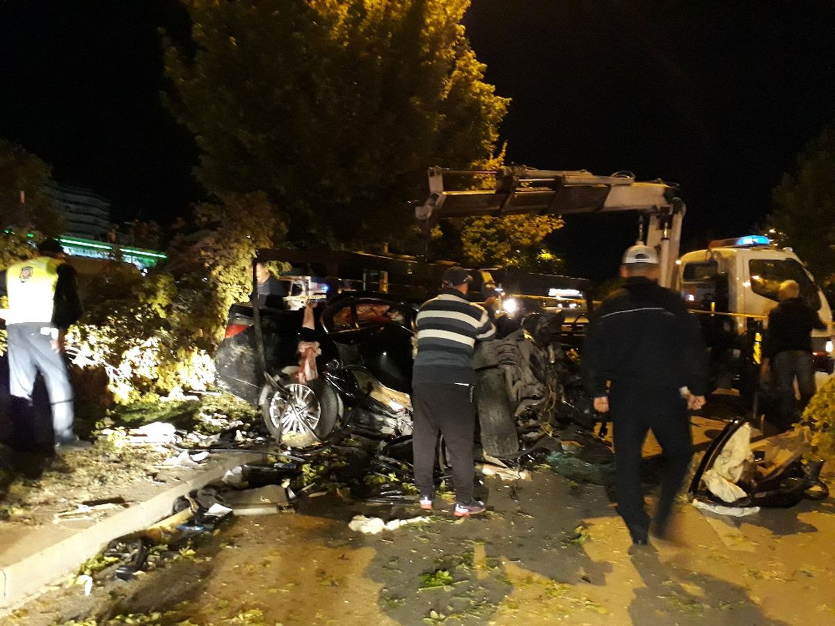 Ankara'da Aşırı Hız Can Aldı: 2 Genç Öldü, 1 Kişi Yaralandı