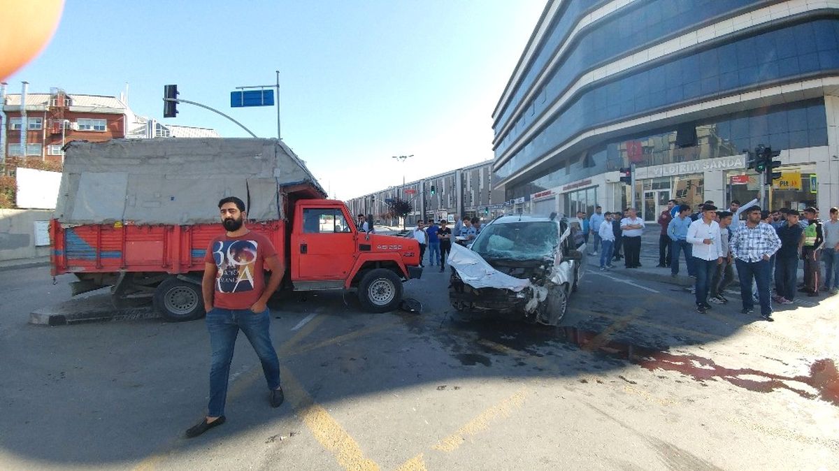Başakşehir'de Trafik Kazası: 1 Yaralı
