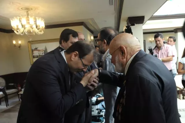 Başbakan Yardımcısı Çavuşoğlu: 'Kimin Yardıma İhtiyacı Varsa Ona Ulaşmaya Çalışıyoruz' Başbakan Yardımcısı Çavuşoğlu: 'Kimin Yardıma İhtiyacı Varsa Ona Ulaşmaya Çalışıyoruz'