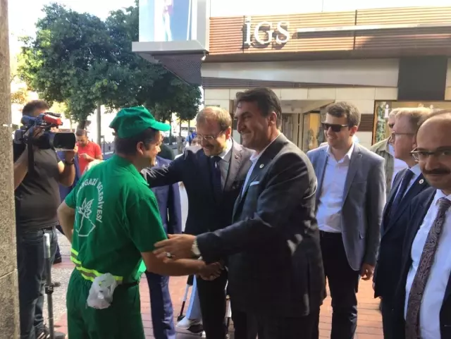 Başbakan Yardımcısı Çavuşoğlu: 'Kimin Yardıma İhtiyacı Varsa Ona Ulaşmaya Çalışıyoruz' Başbakan Yardımcısı Çavuşoğlu: 'Kimin Yardıma İhtiyacı Varsa Ona Ulaşmaya Çalışıyoruz'