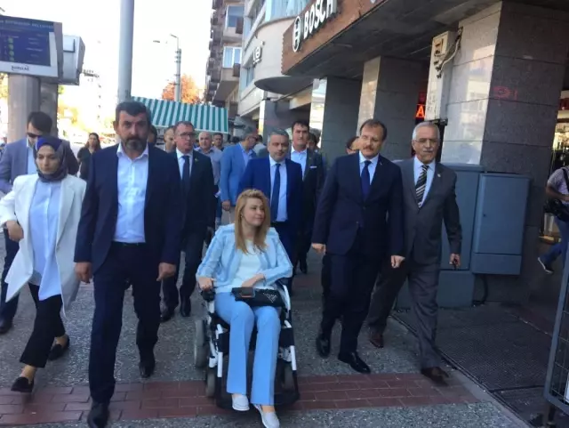 Başbakan Yardımcısı Çavuşoğlu: 'Kimin Yardıma İhtiyacı Varsa Ona Ulaşmaya Çalışıyoruz' Başbakan Yardımcısı Çavuşoğlu: 'Kimin Yardıma İhtiyacı Varsa Ona Ulaşmaya Çalışıyoruz'