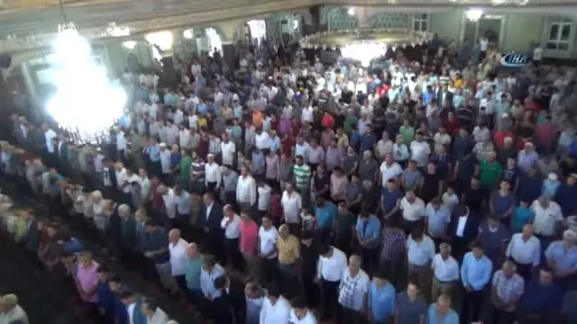 Elazığ'da Bayram Namazında Camiler Doldu Elazığ'da Bayram Namazında Camiler Doldu