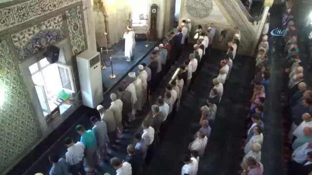 Elazığ'da Bayram Namazında Camiler Doldu