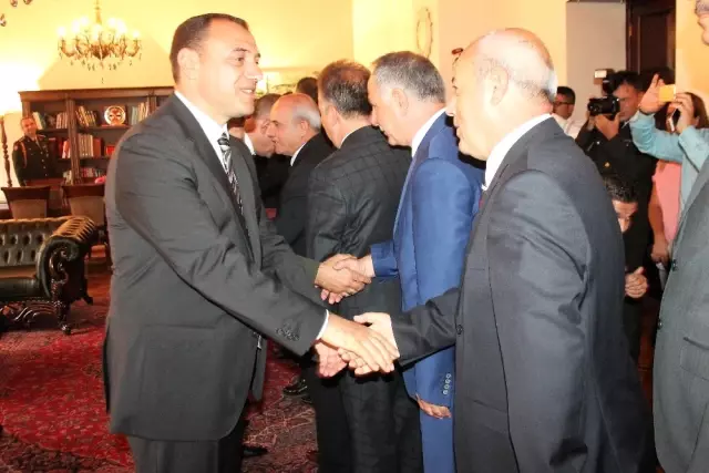 Elazığ'da Bayramlaşma Töreni Elazığ'da Bayramlaşma Töreni