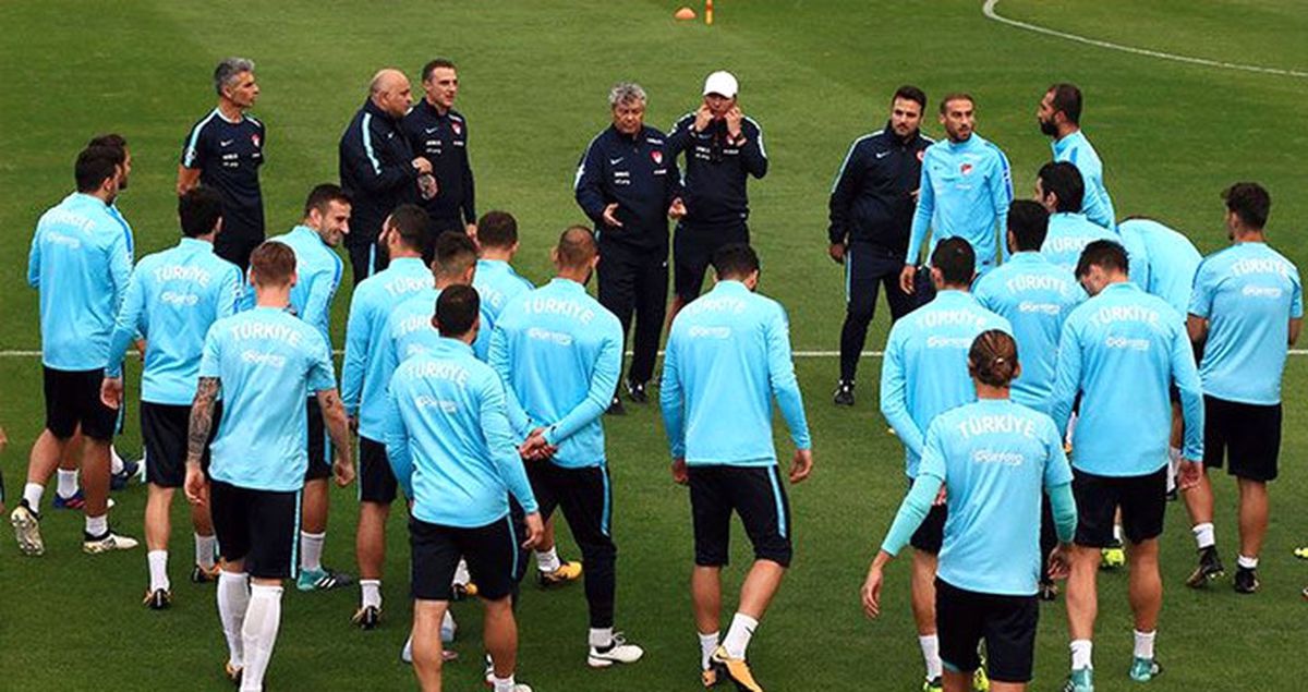 Mircea Lucescu, Ukrayna Maçının İlk 11'ini Belirledi
