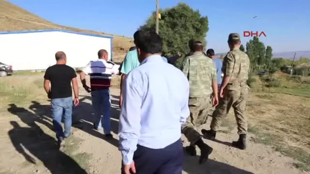 Muş Varto Kaymakamı'ndan Şehit Ailelerine Kurbanlık Koç Muş Varto Kaymakamı'ndan Şehit Ailelerine Kurbanlık Koç