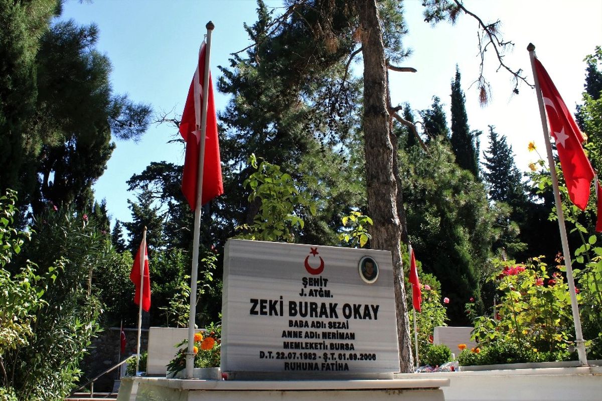 Şehitlikte Hüzünlü Bayram