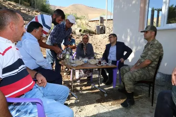 Varto Kaymakamı'ndan Şehit Ailelerine Kurbanlık Koç Varto Kaymakamı'ndan Şehit Ailelerine Kurbanlık Koç