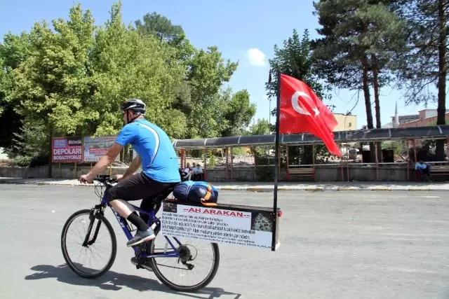 Arakan'daki Müslümanlar İçin Pedal Çevirdi