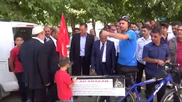 Arakan'daki Müslümanlar İçin Pedal Çevirdi