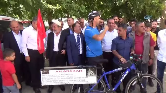 Arakan'daki Müslümanlar İçin Pedal Çevirdi