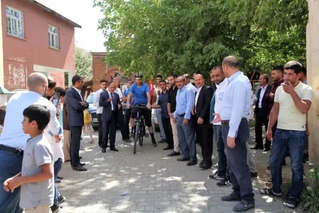 Arakan'daki Müslümanlar İçin Pedal Çevirdi