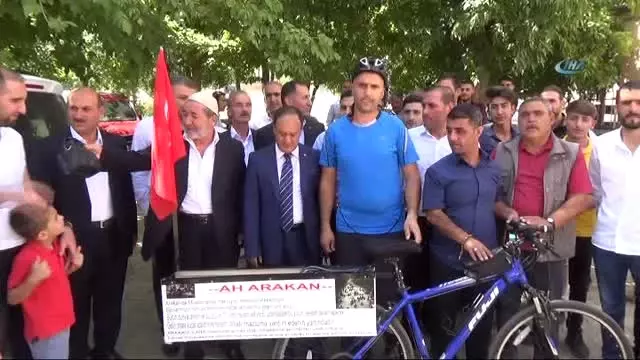 Arakan'daki Müslümanlar İçin Pedal Çevirdi