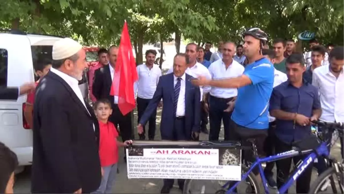 Arakan'daki Müslümanlar İçin Pedal Çevirdi