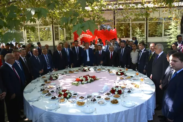 Kurban Bayramı Kutlanıyor Kurban Bayramı Kutlanıyor