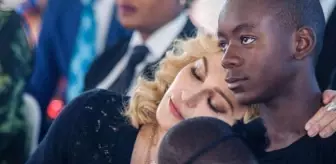 Madonna: Madonna, Evlatlık Oğlu Futbolcu Olacak Diye Portekiz'den 9 Milyon Dolara Ev Aldı Madonna: Madonna, Evlatlık Oğlu Futbolcu Olacak Diye Portekiz'den 9 Milyon Dolara Ev Aldı