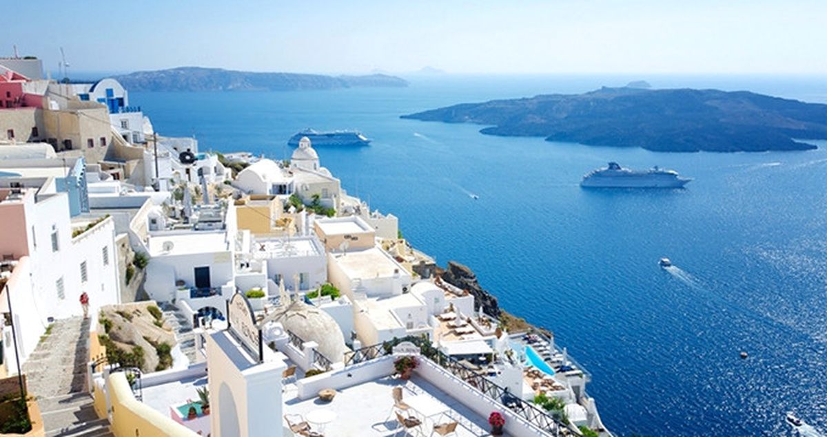 Santorini Adası'nın Yerli Halkı Turistten Bıktı, Kota İstiyor