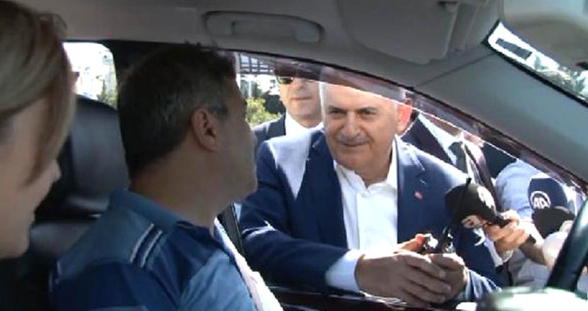 Sürücüleri Durdurup Uyarıda Bulunan Başbakan'dan Güldüren Espri: Bu İş Daha Kolaymış