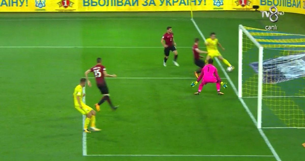 Ukraynalı Futbolcular, Türkiye'ye Attıkları Golde Topu Dışarıdan Çevirdi