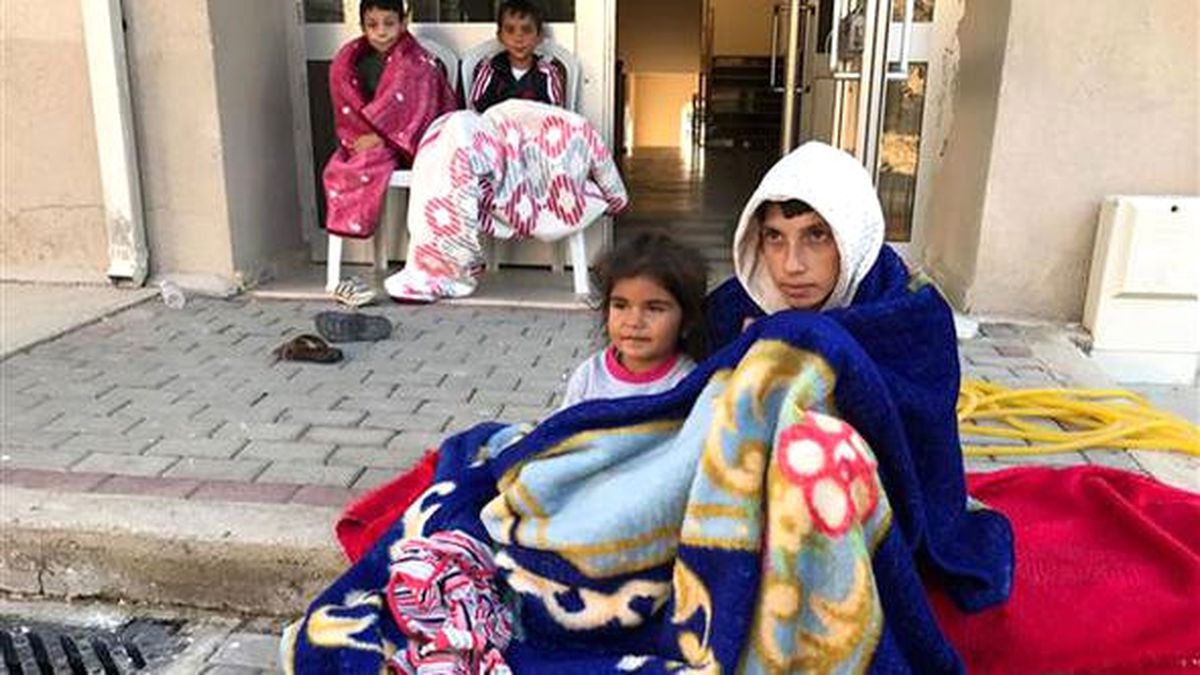 Bilecik'te 3,7 Büyüklüğünde Deprem! Battaniyelerle Sokağa Fırladılar