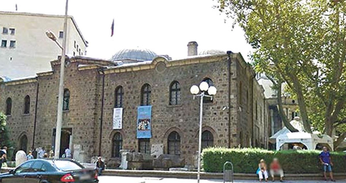 Bulgaristan'da Büyük Saygısızlık! Osmanlı'dan Yadigar Tarihi Cami, Akşam Bar Oluyor