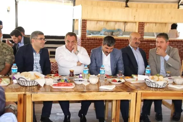 Milletvekili Şimşek, Vatandaşlarla Bayramlaştı Milletvekili Şimşek, Vatandaşlarla Bayramlaştı
