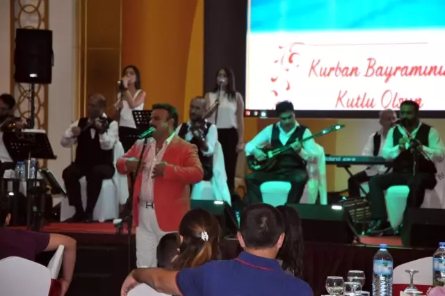 Sandıklı'da Bayramda Ünlü Sanatçı Bülent Serttaş Rüzgarı Esti