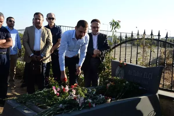 Stk'lardan Tahir Elçi'nin Kabrine Bayram Ziyareti Stk'lardan Tahir Elçi'nin Kabrine Bayram Ziyareti