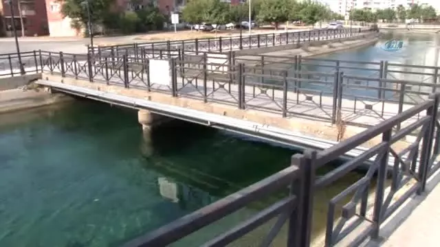 Sulama Kanalına Düşen Kadını Vatandaşlar Kurtardı Sulama Kanalına Düşen Kadını Vatandaşlar Kurtardı