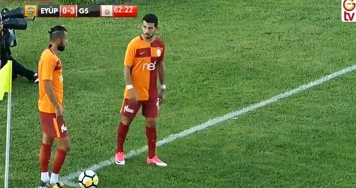 Galatasaraylı Futbolcular, Korner Kullanmak İsterken Az Kalsın Gol Yedirecekti