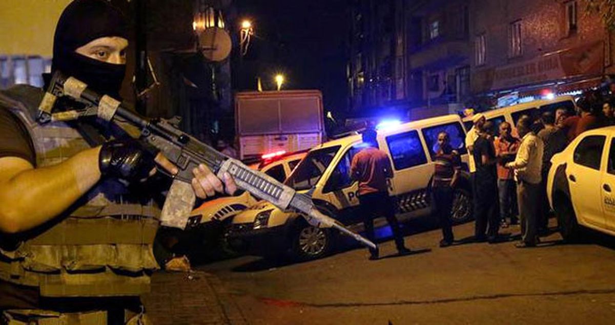 Gaziosmanpaşa'da İki Uyuşturucu Çetesi Silahlı Çatışmaya Girdi: 1'i Yaralı 2 Gözaltı