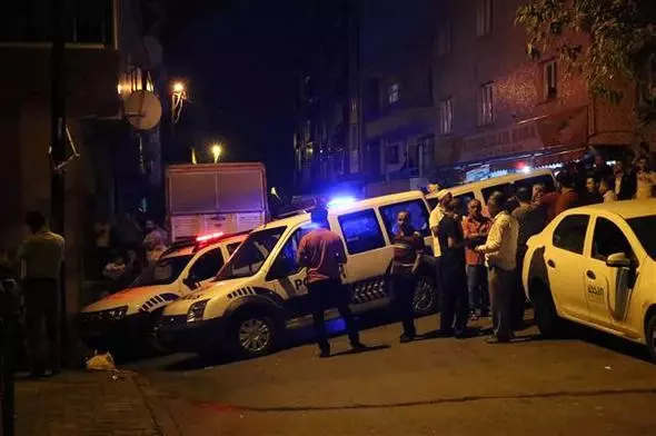 Gaziosmanpaşa'da İki Uyuşturucu Çetesi Silahlı Çatışmaya Girdi: 1'i Yaralı 2 Gözaltı Gaziosmanpaşa'da İki Uyuşturucu Çetesi Silahlı Çatışmaya Girdi: 1'i Yaralı 2 Gözaltı