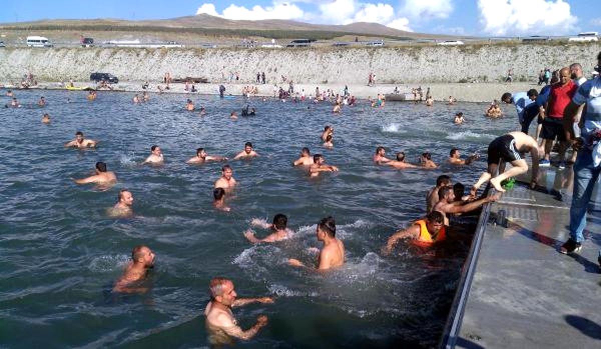 Ardahan'daki Çıldır Gölü, Sıcaklardan Kaçanların Akınına Uğradı