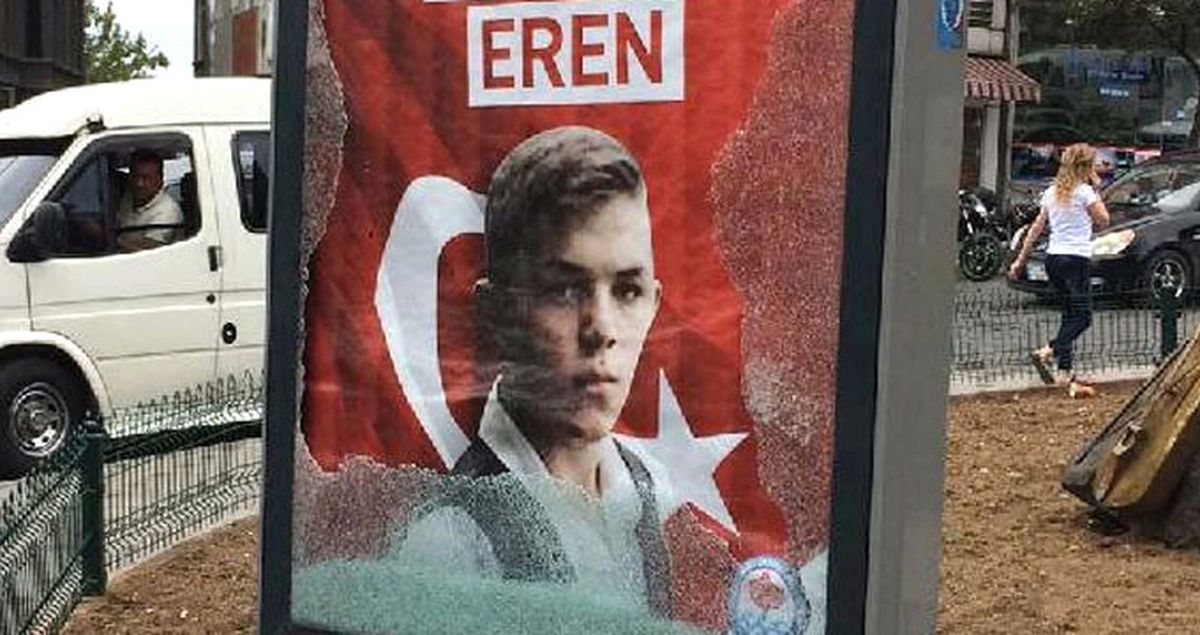 Eren Bülbül İçin Hazırlanan Billboardun Camı Basınç Nedeniyle Kırılmış