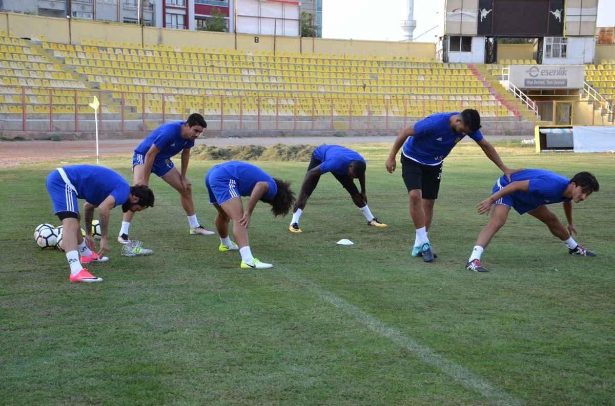 Ertuğrul Sağlam: 'Ülkemizde Futbolcu Yetiştiremiyoruz'