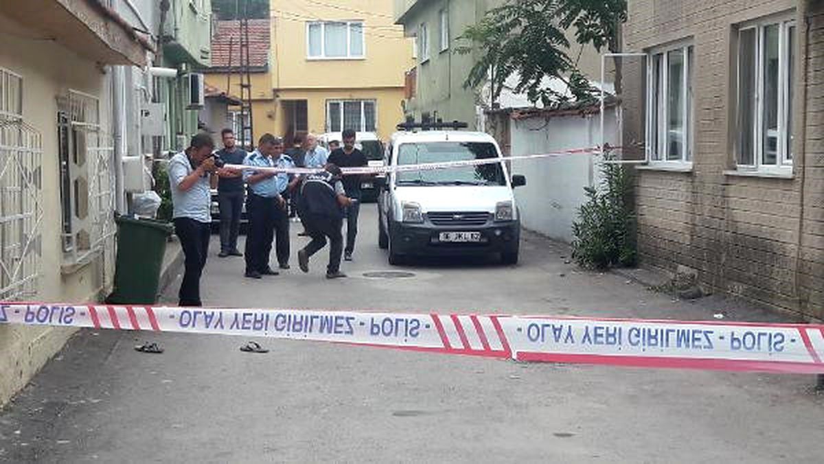 Eski Sevgilisinin Yeni Aşkını Hazmedemedi, Silahla Dehşet Saçtı!