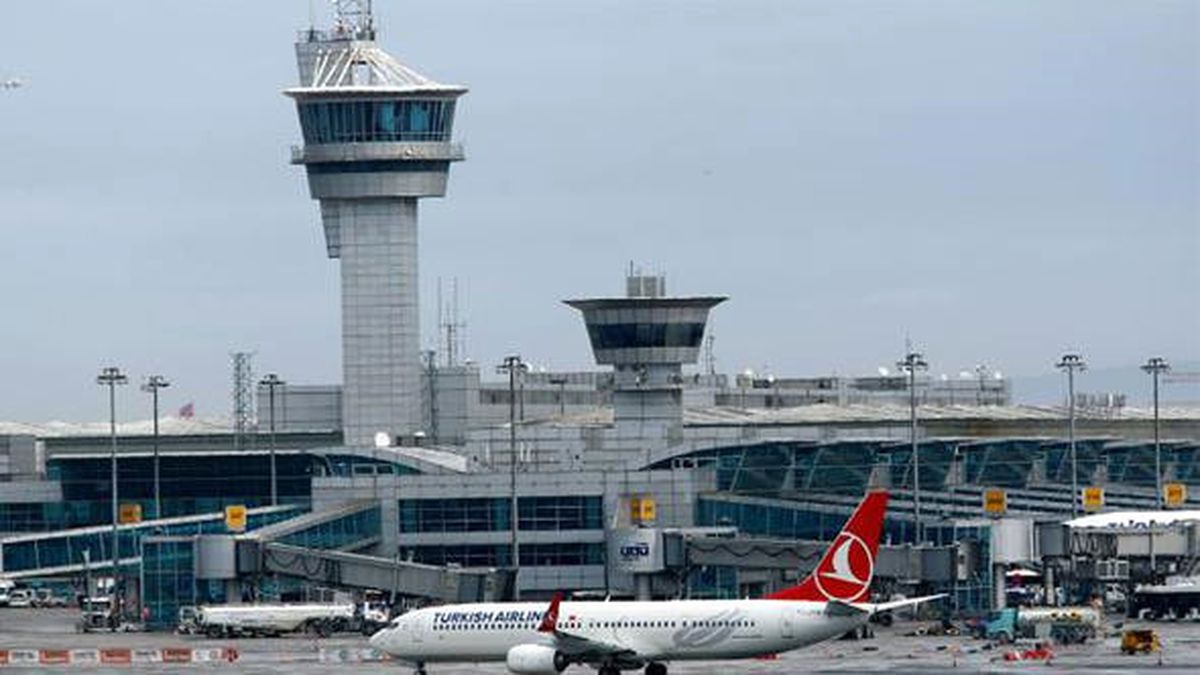 Atatürk Havalimanı'nda Leylek Sürüsü Alarmı