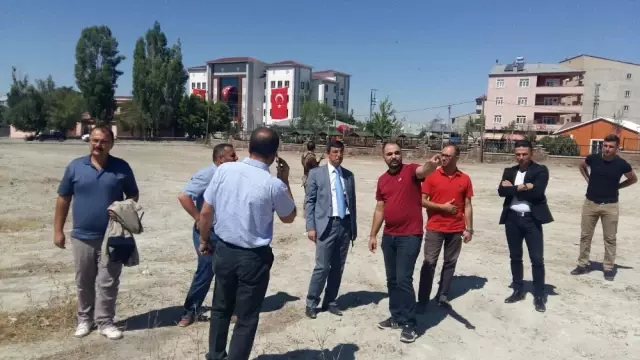 Kaymakam Kırlı Vatandaşlarla Bayramlaştı Kaymakam Kırlı Vatandaşlarla Bayramlaştı