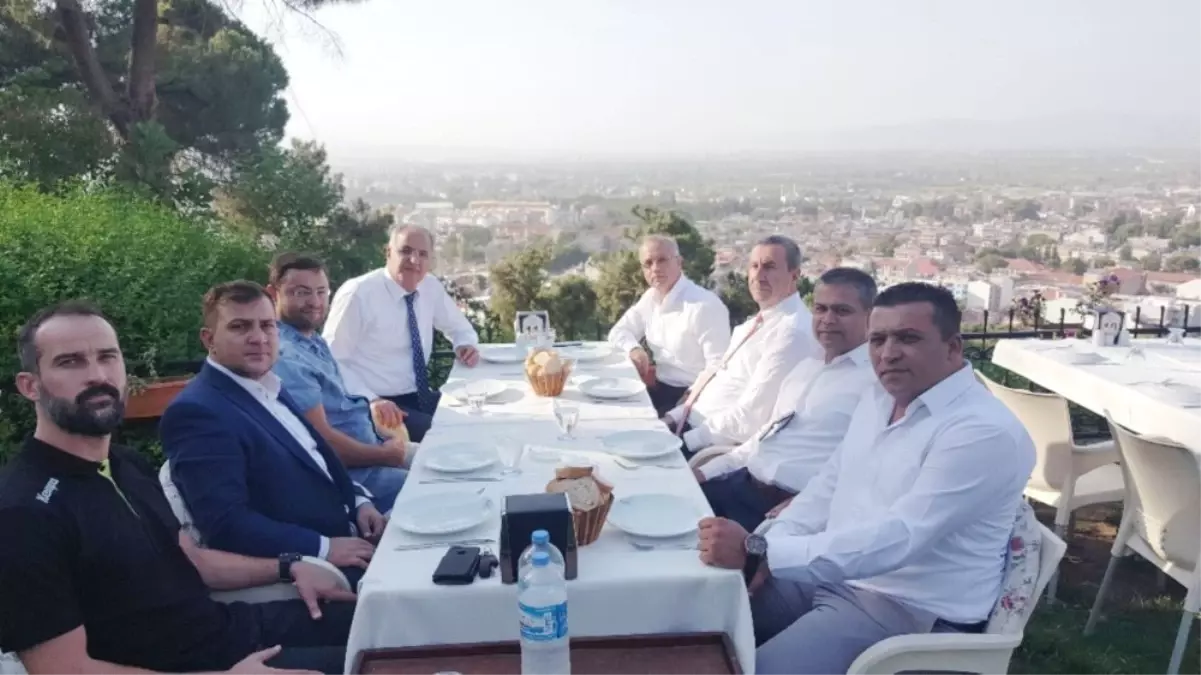 Voleybol Federasyonu Başkanı Üstündağ Salihli'de